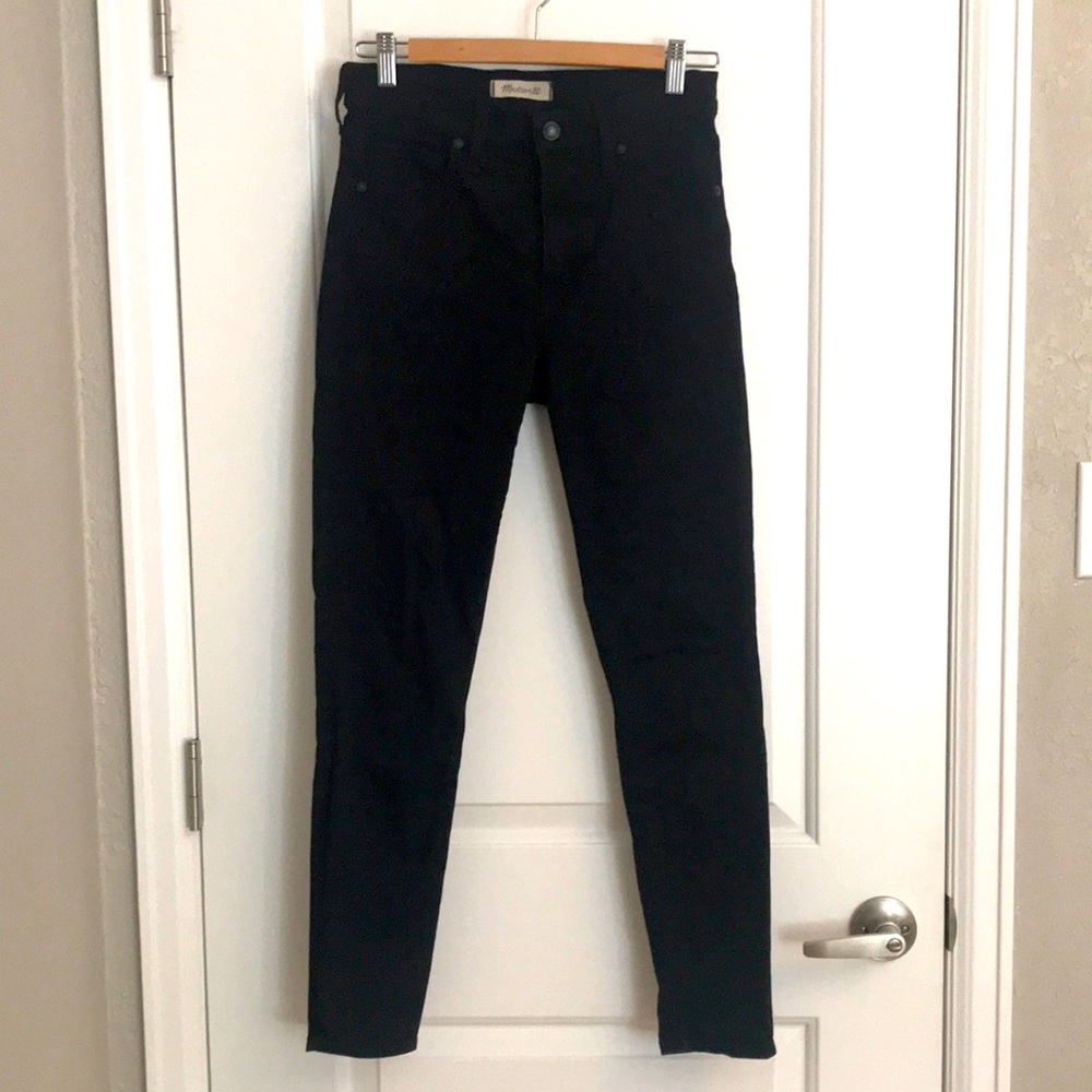Madewell high rise skinny 9” Jean in black 27” inseam 28” waist.